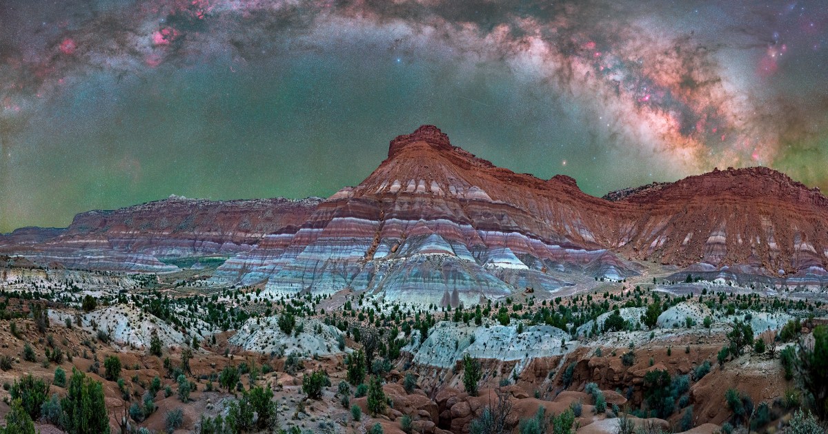 The Rainbow Mountain at Paria Utah under the Milky Way – David Lane Astrophotography