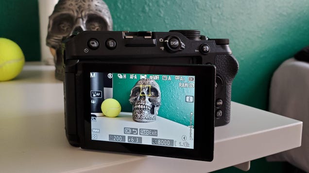 Nikon’s Z30 Vlogging Camera Is a Great Mirrorless Starter Pick