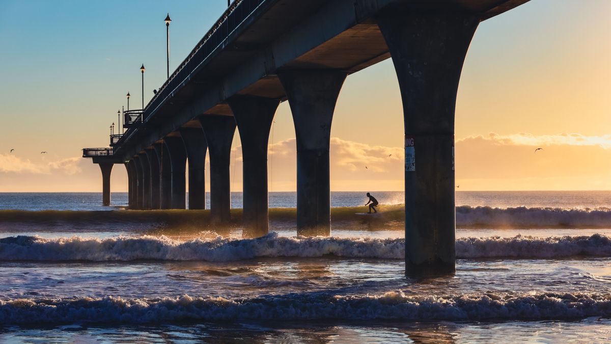 Passionate newbie wins renowned surf photography contest