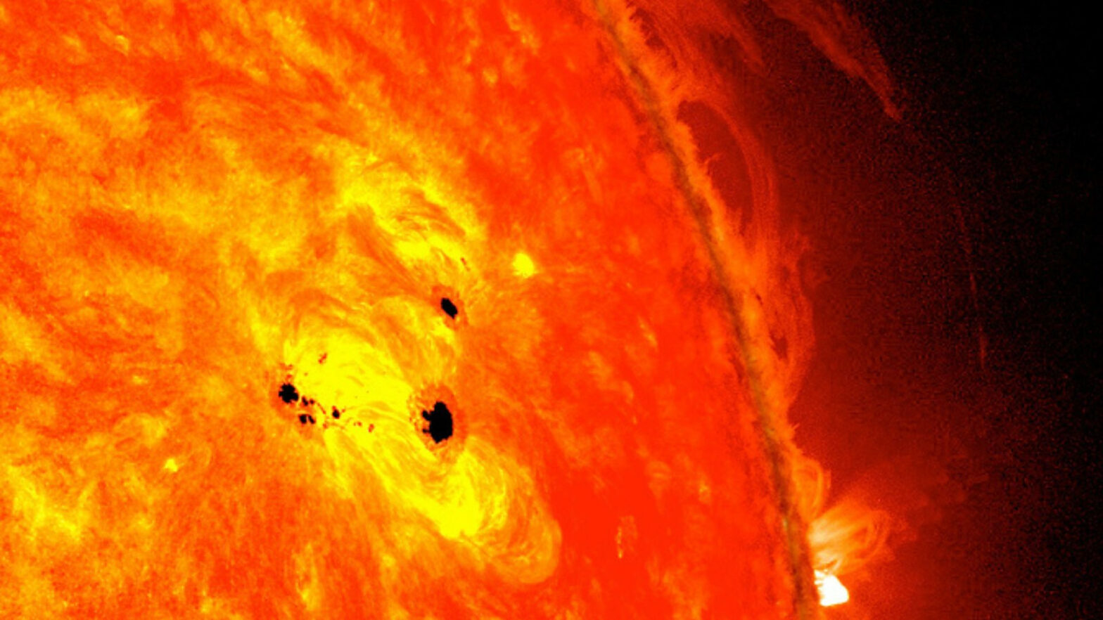 Stunning time-lapse photo of Sun shows sunspots at their peak
