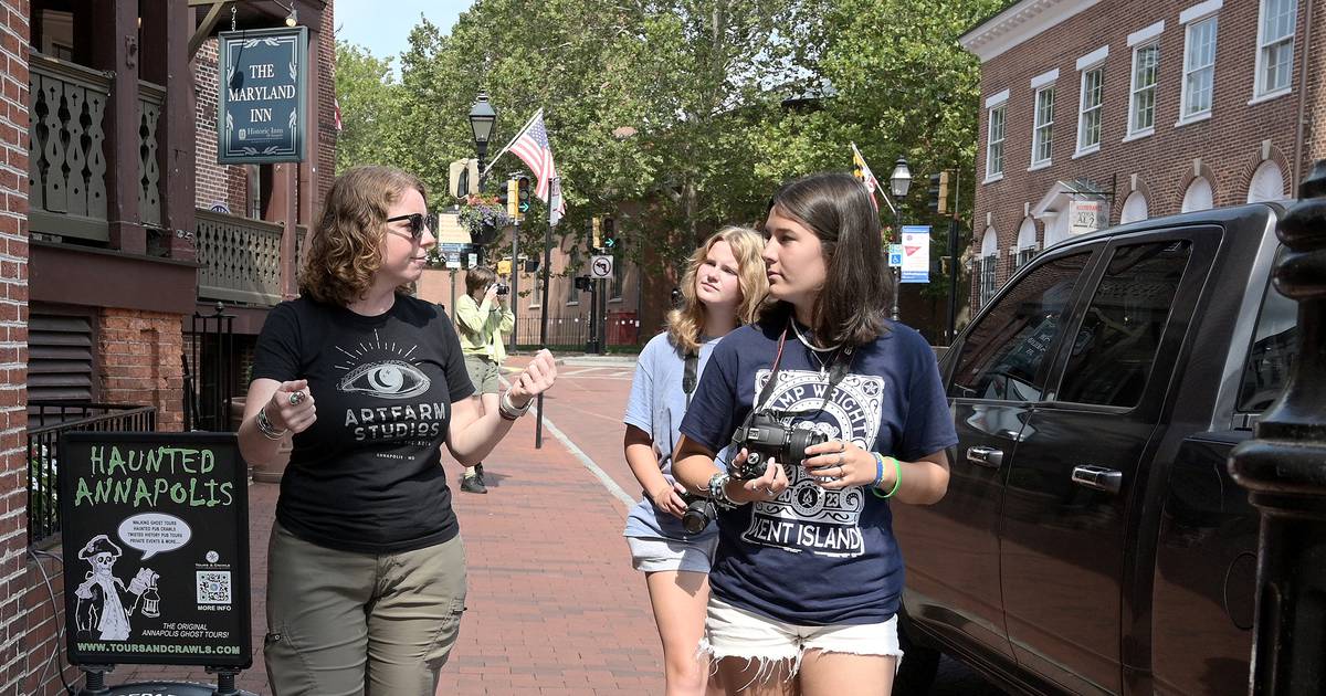 Photography camp shows young girls new perspective while exploring Annapolis