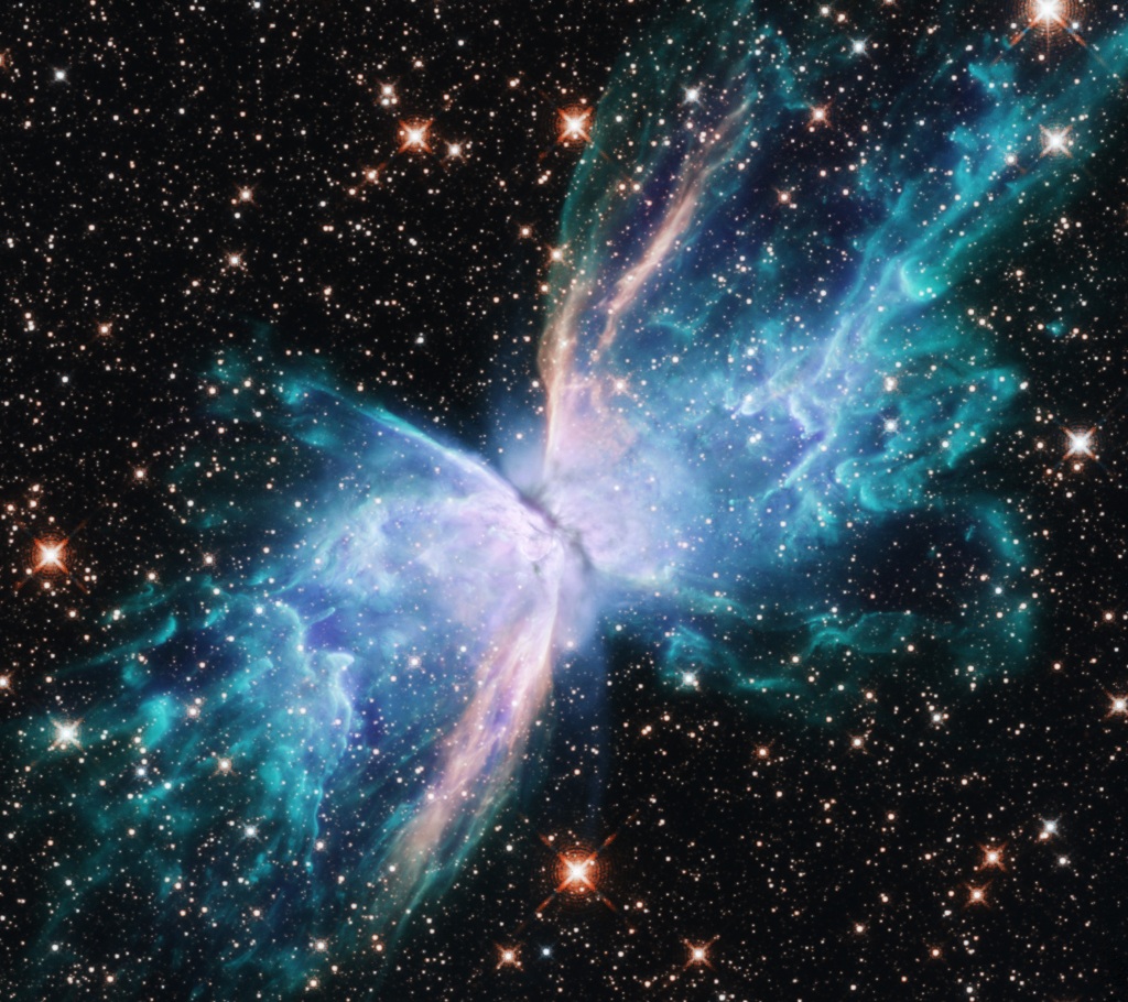 Star clouds, nebulae, oddballs at galaxy’s core
