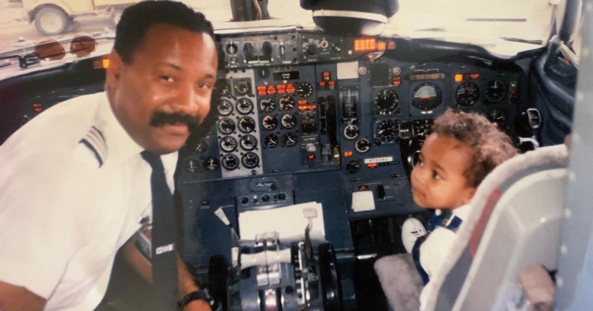 Pilot dad, son re-create photo 30 years later