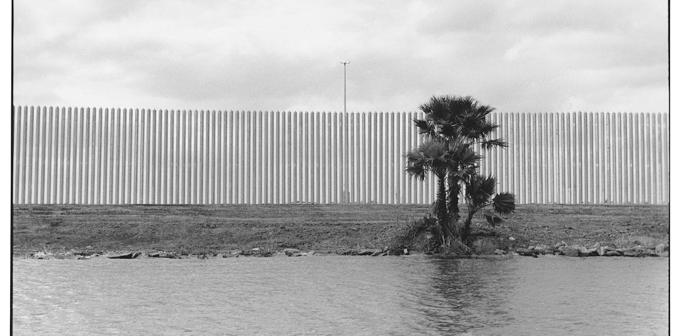 photographer Zoe Leonard documents the US–Mexico border