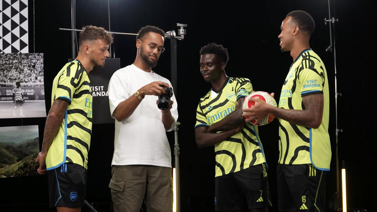 Arsenal players switch soccer for Sony cameras
